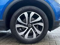 Used VW T-Roc Active 110 HP (80 kW) 2022 Ravenna blue metallic SUV
