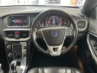 Begagnad Volvo V40 R-Design 2015 Vit Halvkombi