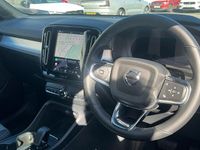 Used Volvo XC40 Core 163 HP (119 kW) 2023 Red SUV