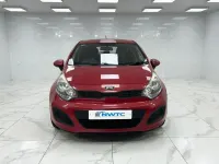 Używany Kia Rio 85 KM (62 kW) 2013 Czerwony Hatchback