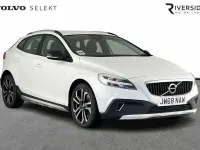 Used Volvo V40 Pro 120 HP (88 kW) 2018 Crystal white Hatchback
