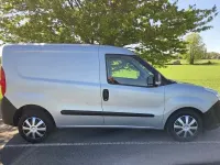 Używany Vauxhall Combo 2018 Srebrny Minivan