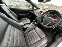 Second-hand Vauxhall Cascada Elite 140 CP (102 kW) 2015 Alb Cabrio