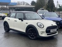 Usado Mini Cooper Classic 136 HP (100 kW) 2019 Branco Citadino