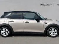Używany Mini Cooper Classic 134 KM (98 kW) 2023 Szary Hatchback