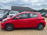 Used Toyota Yaris 99 HP (72 kW) 2015 Red Hatchback