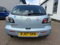 Usado Mazda 3 105 HP (77 kW) 2007 Prateado Citadino