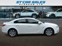 Used Vauxhall Insignia SRi 160 HP (117 kW) 2011 White Hatchback