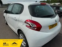 Used Peugeot 208 Active 82 HP (60 kW) 2014 White Hatchback