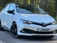 Used Toyota Auris Hybrid Design 136 HP (100 kW) 2018 White/black Hatchback