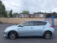 Used Toyota Auris 90 HP (66 kW) 2014 Blue Hatchback