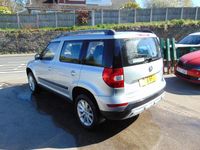 Używany Skoda Yeti 2015 Srebrny SUV