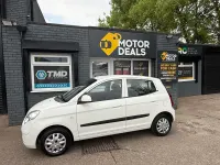 Used Kia Picanto 2010 White Hatchback
