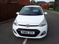 Used Hyundai i10 Premium 87 HP (63 kW) 2016 White Hatchback