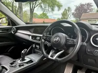 Begagnad Alfa Romeo Stelvio Sprint 200 HK (147 kW) 2022 Svart SUV