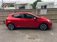 Used Renault Clio Iconic 100 HP (73 kW) 2019 Red Hatchback