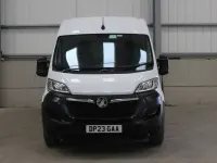 Usado Vauxhall Movano 140 HP (102 kW) 2023 Branco