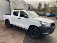 Used Toyota HiLux Active 150 HP (110 kW) 2019 White Pickup