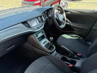 Used Vauxhall Astra Design Edition 123 HP (90 kW) 2019 White Hatchback