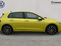 Used VW Golf VIII Life 150 HP (110 kW) 2022 Yellow Hatchback