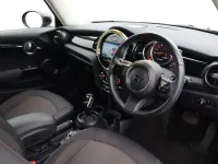Begagnad Mini Cooper Classic 2021 Röd Halvkombi