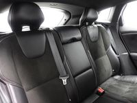 Begagnad Volvo V40 R-Design 152 HK (111 kW) 2016 Vit Halvkombi