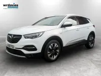 Used Vauxhall Grandland X Sport 130 HP (95 kW) 2018 White SUV