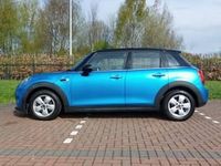 Begagnad Mini Cooper Classic 136 HK (100 kW) 2019 Blå Halvkombi