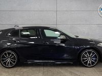 Begagnad BMW M135 Shadowline 302 HK (222 kW) 2022 Svart Halvkombi
