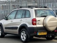 Usado Toyota RAV4 147 HP (108 kW) 2004 Bege SUV