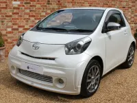 Used Toyota iQ 2015 Pearl white Hatchback