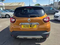 Used Renault Captur Dynamique 90 HP (66 kW) 2018 Orange/black SUV