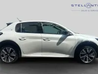 Used Peugeot 208 GT 99 HP (72 kW) 2022 White Hatchback