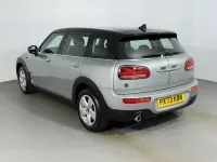 Usado Mini Cooper Clubman Classic 134 CV (98 kW) 2023 Plateado Familiar