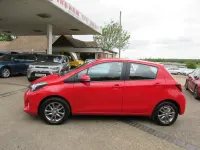 Used Toyota Yaris 99 HP (72 kW) 2015 Red Hatchback