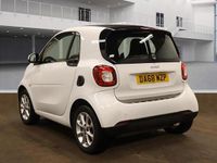 Used Smart ForTwo Coupé Passion 71 HP (52 kW) 2018 White Coupe