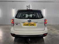 Begagnad Subaru Forester Premium 150 HK (110 kW) 2017 Vit SUV