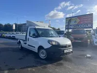Usado Fiat Doblò S 105 CV (77 kW) 2021 Blanco Monovolumen