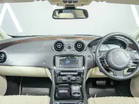 Usado Jaguar XJ Portfolio 300 HP (220 kW) 2017 Dourado Sedan