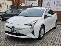 Used Toyota Prius 2017 White Hatchback