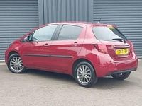 Used Toyota Yaris 99 HP (72 kW) 2017 Red Hatchback
