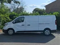 New Renault Trafic 2026 Solid  glacier white MPV