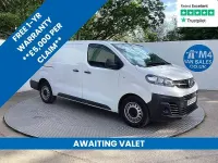 Second-hand Vauxhall Vivaro 100 CP (73 kW) 2024 Alb Monovolum