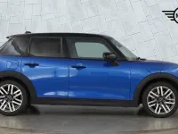 Begagnad Mini Cooper Classic 2025 Blå Halvkombi
