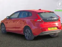 Begagnad Volvo V40 Momentum 122 HK (89 kW) 2018 Röd Halvkombi