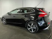 Begagnad Volvo V40 R-Design 152 HK (111 kW) 2019 Svart Halvkombi