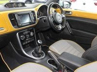 Usado VW Beetle Dune 105 HP (77 kW) 2017 Amarelo Citadino