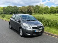 Begagnad Toyota Yaris 101 HK (74 kW) 2009 Grå Halvkombi