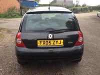 Used Renault Clio II Dynamique 75 HP (55 kW) 2005 Black Hatchback