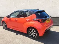 Second-hand Toyota Yaris Hybrid Edition 113 CP (83 kW) 2020 Portocaliu Hatchback